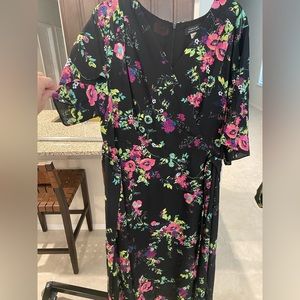 Tahari Size 16W